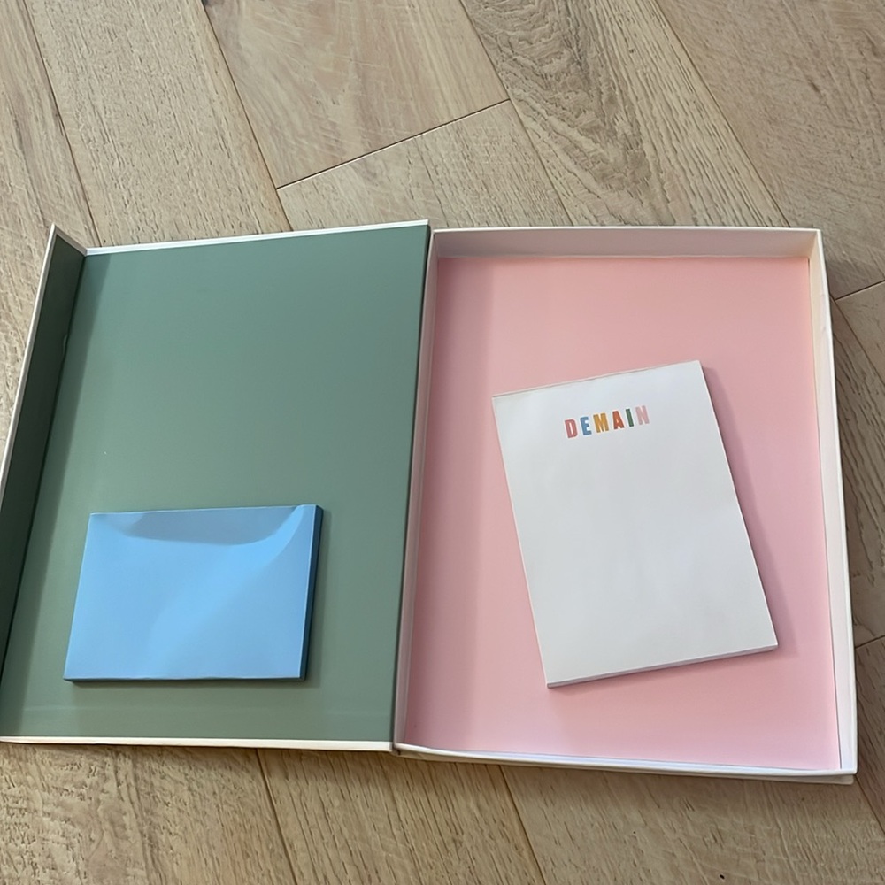 Sezane Demain Pad.
